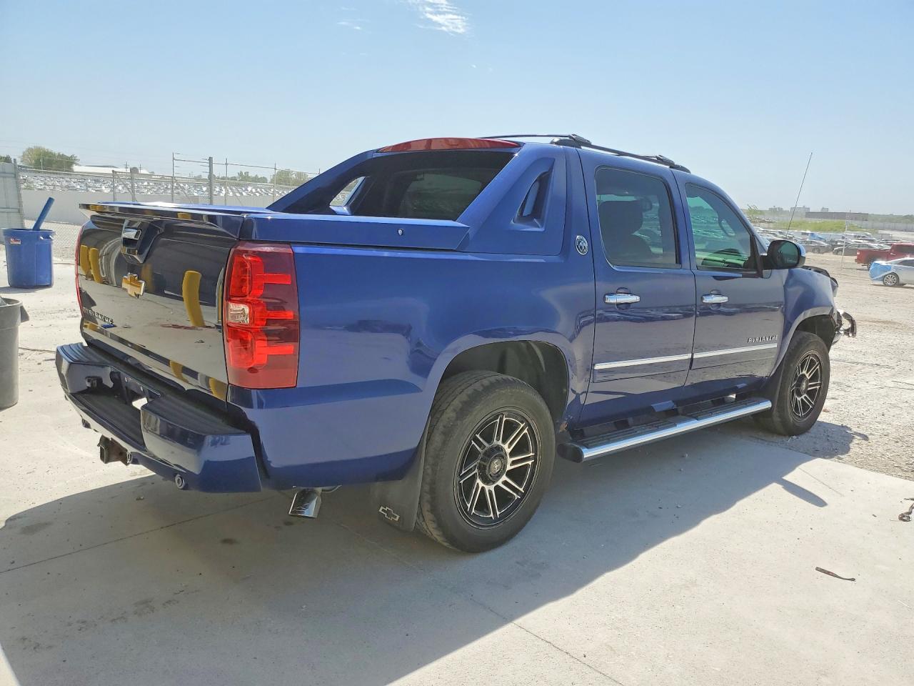 2013 Chevrolet Avalanche VIN 3GNTKGE78DG113094 photo 3