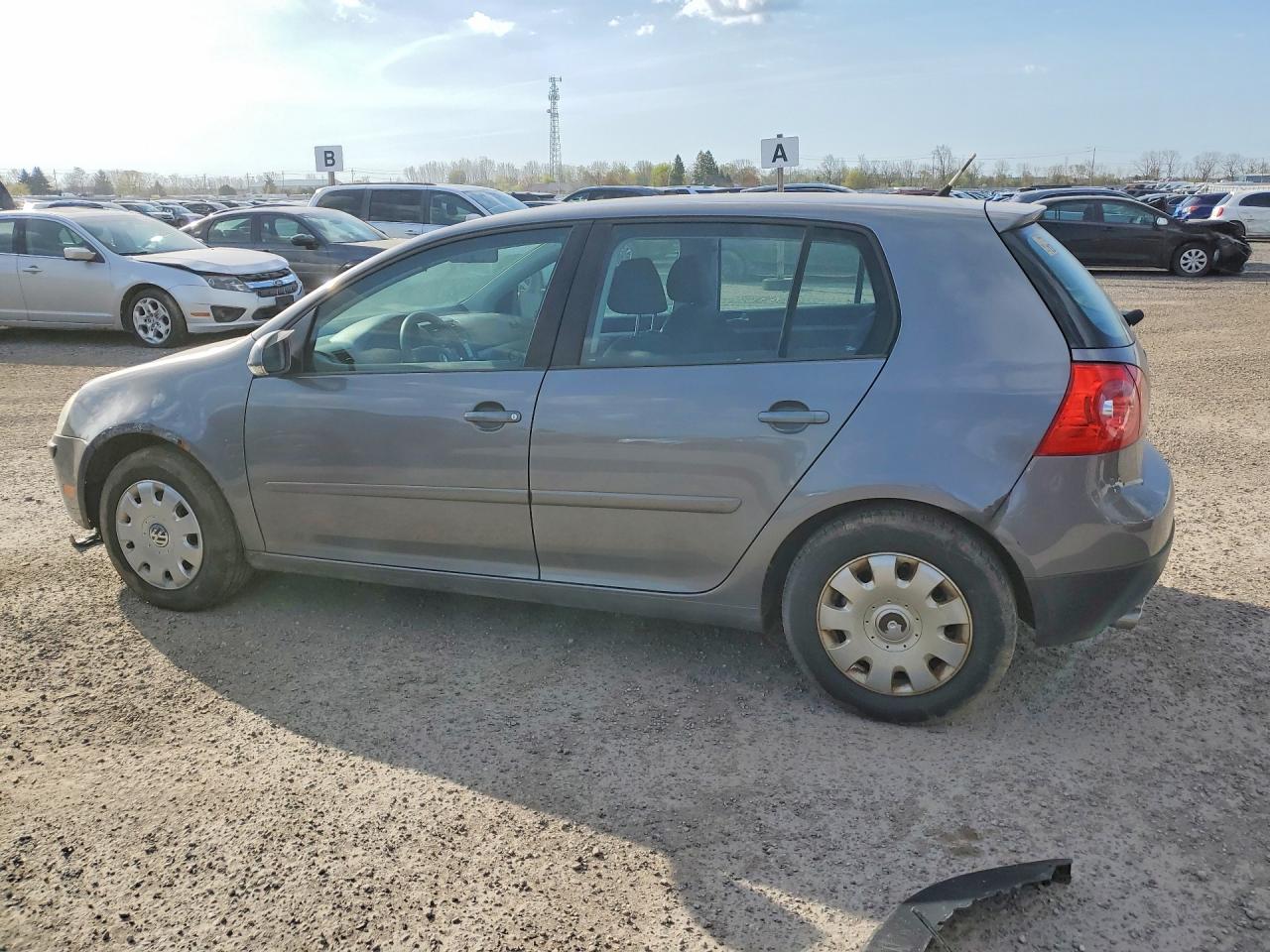 2008 Volkswagen Rabbit VIN WVWDA71K38W336337 photo 2