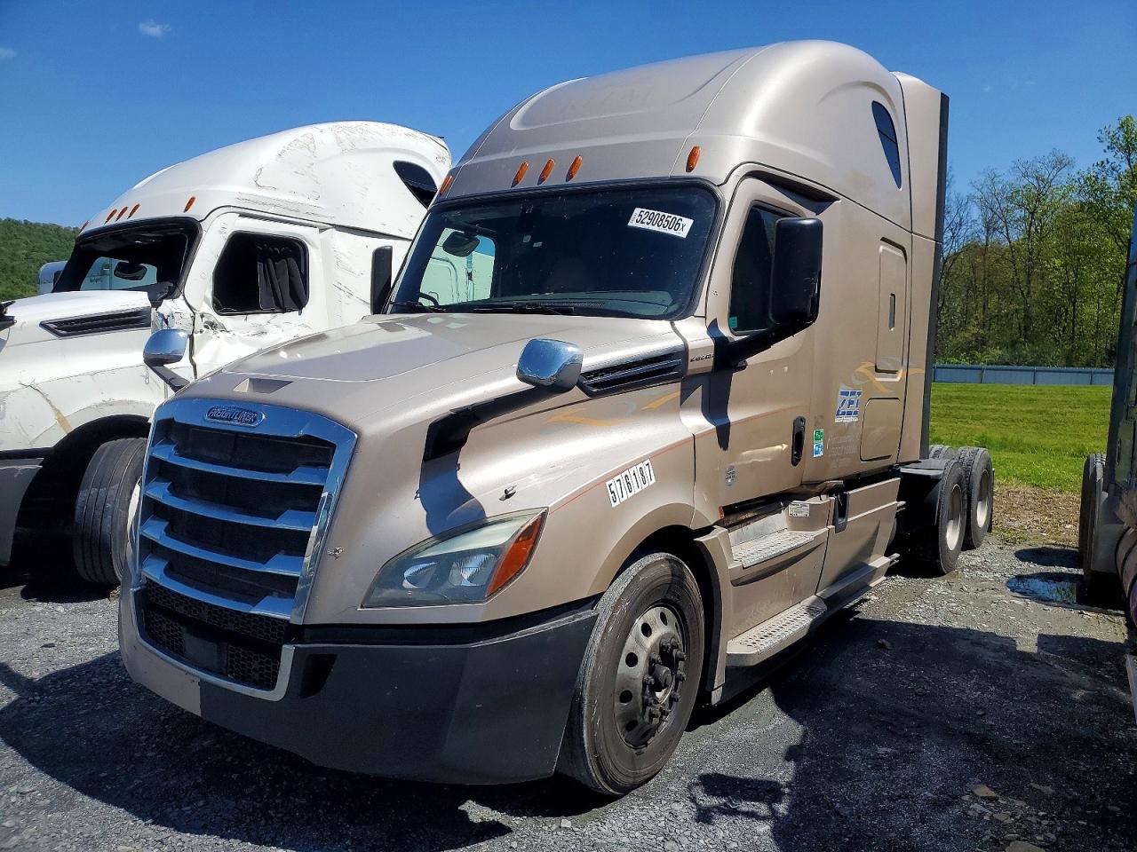 2019 FREIGLINER All other VIN 3AKJHHDR8KSGC6008 photo 2