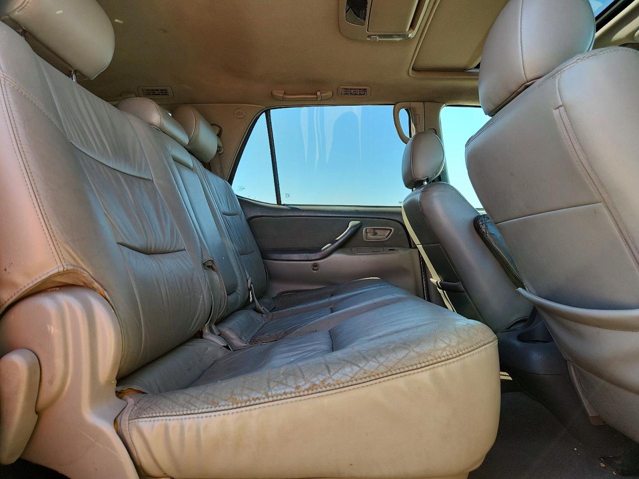 2005 TOYOTA Sequoia VIN 5TDBT44A15S241905 photo 11