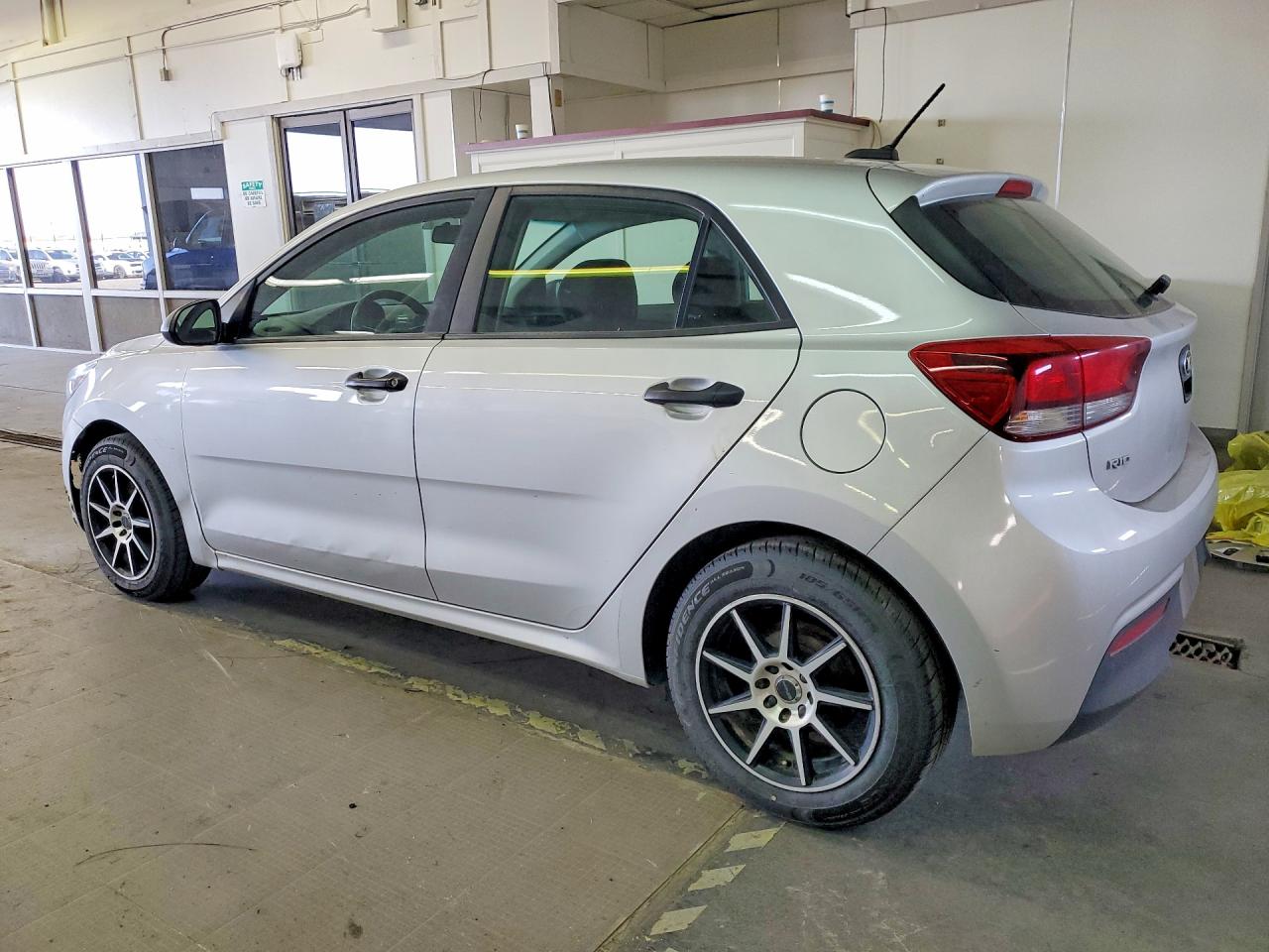 2018 KIA Rio VIN 3KPA25AB8JE057499 photo 2