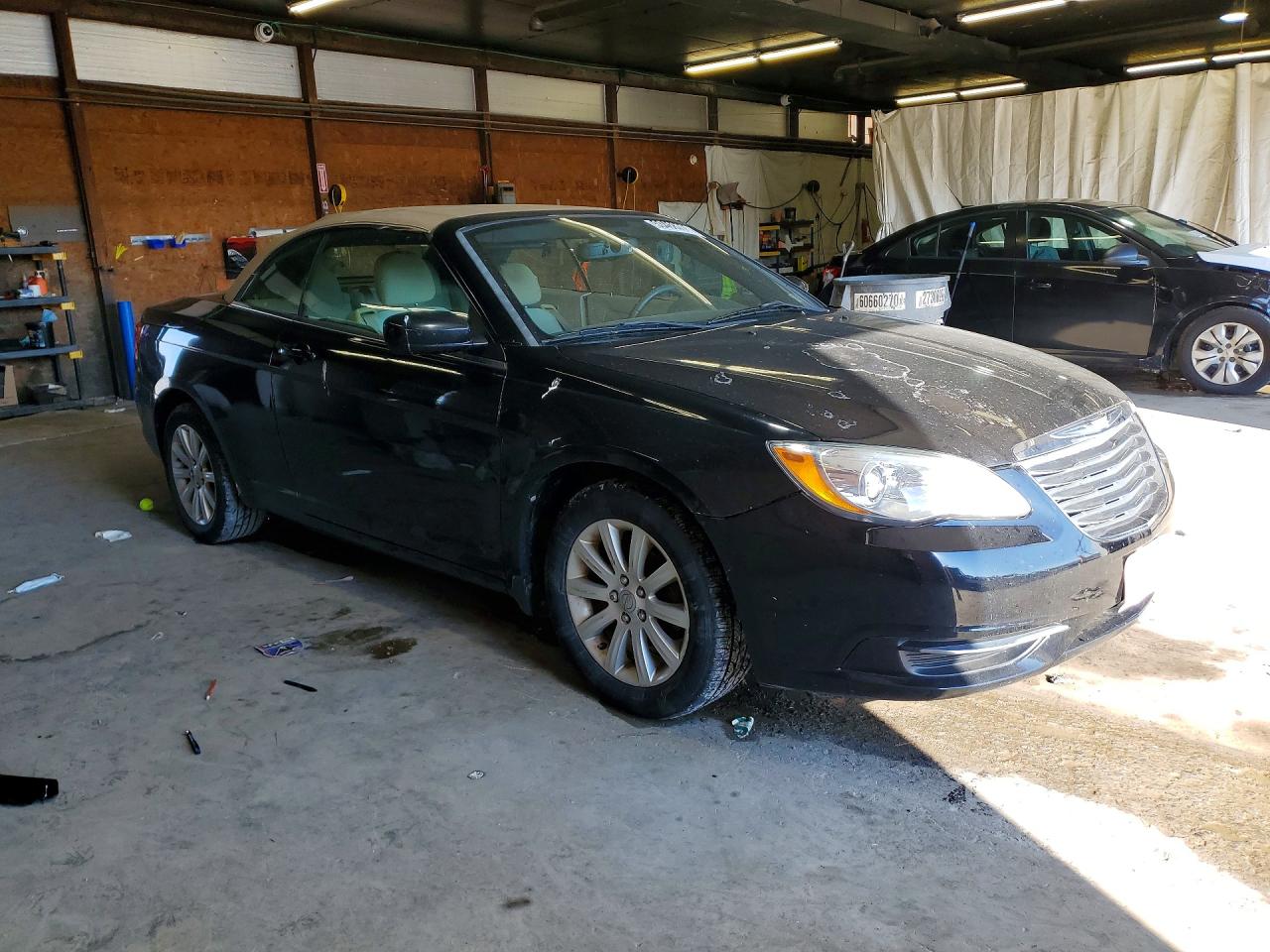 2011 Chrysler 200 VIN 1C3BC2EG6BN568409 photo 4