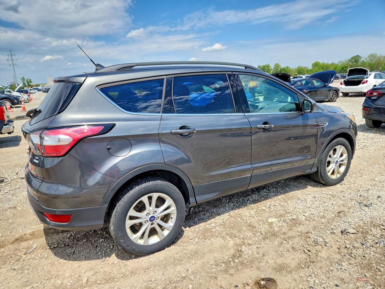 2018 Ford Escape VIN 1FMCU0GD6JUC57566 photo 3