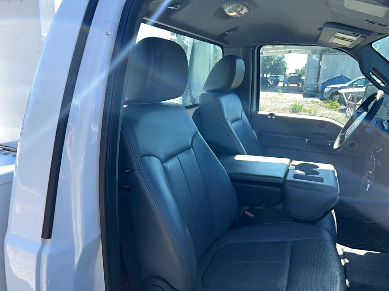 2011 Ford F550 VIN 1FDUF5GT9BEA80204 photo 6