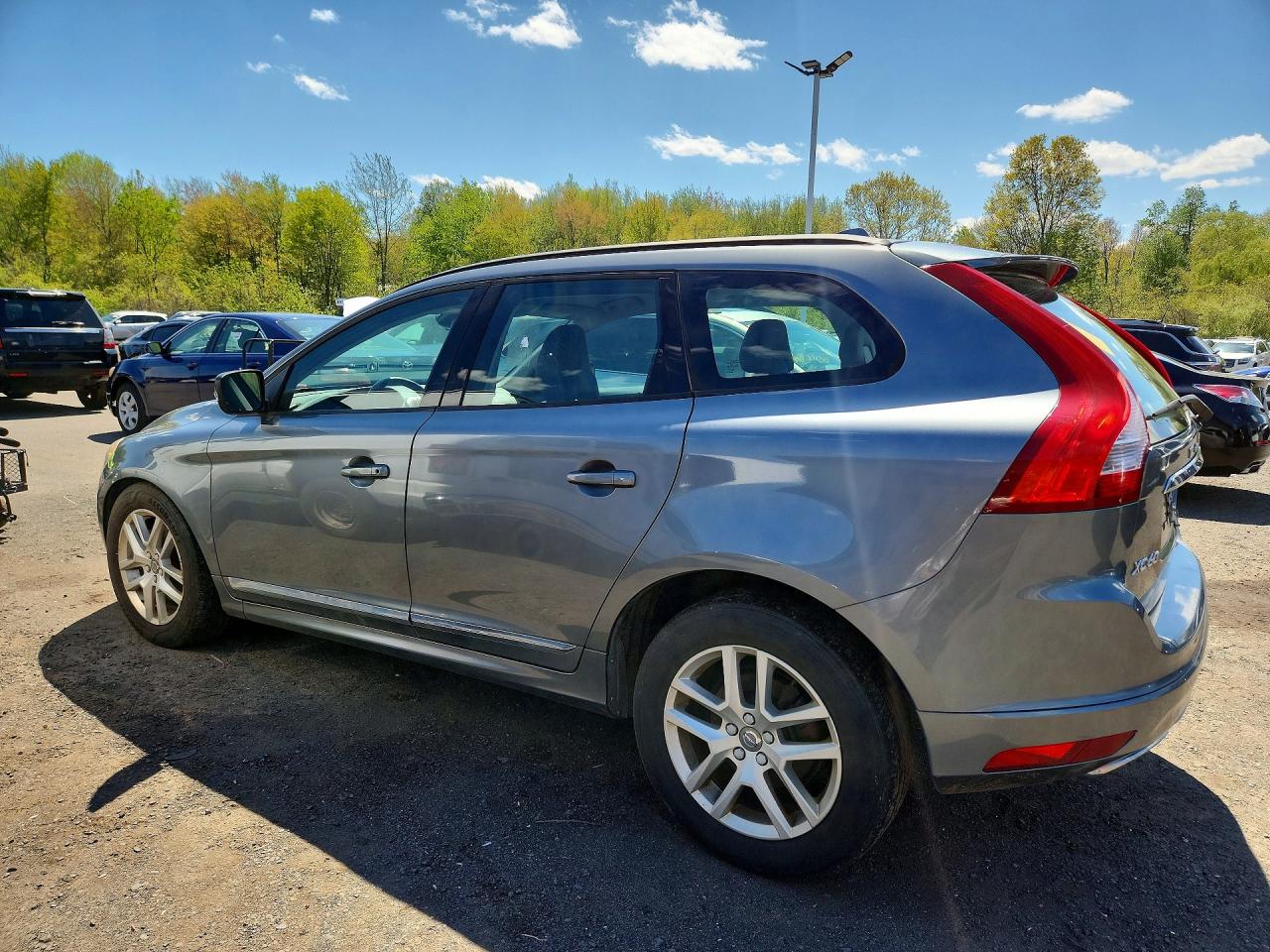 2017 VOLV Xc60 VIN YV440MDJ9H2087521 photo 2