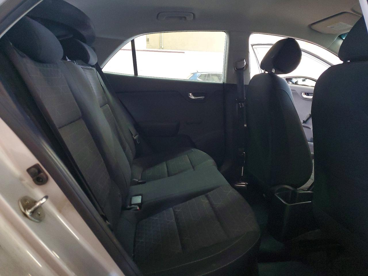 2018 KIA Rio VIN 3KPA25AB8JE057499 photo 10