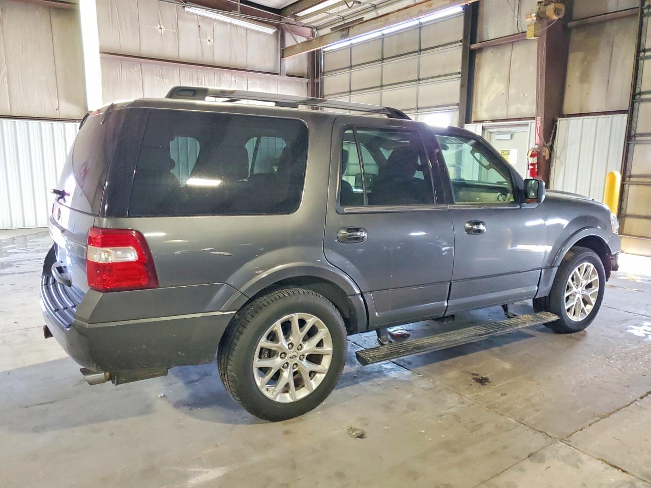 2015 Ford Expedition VIN 1FMJU2AT1FEF37528 photo 3