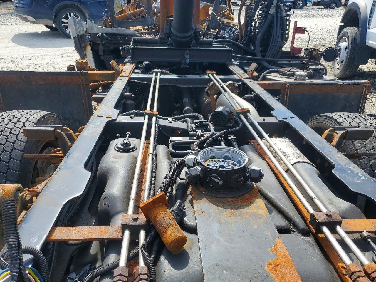 2020 Ford F550 VIN 1FDUF5HT7LDA04163 photo 10