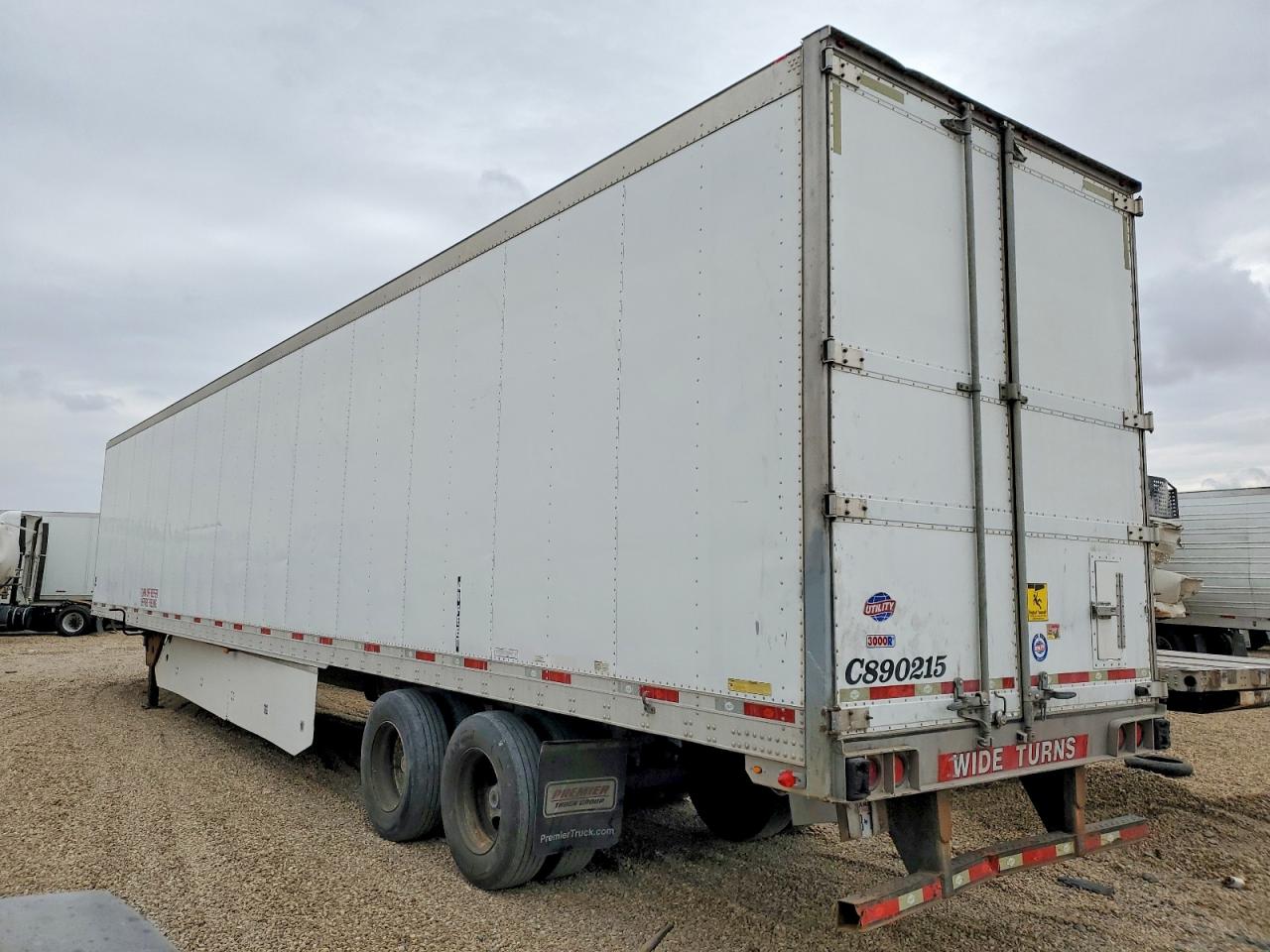2015 UTILITY Utility tr VIN 1UYVS2538FM148902 photo 3