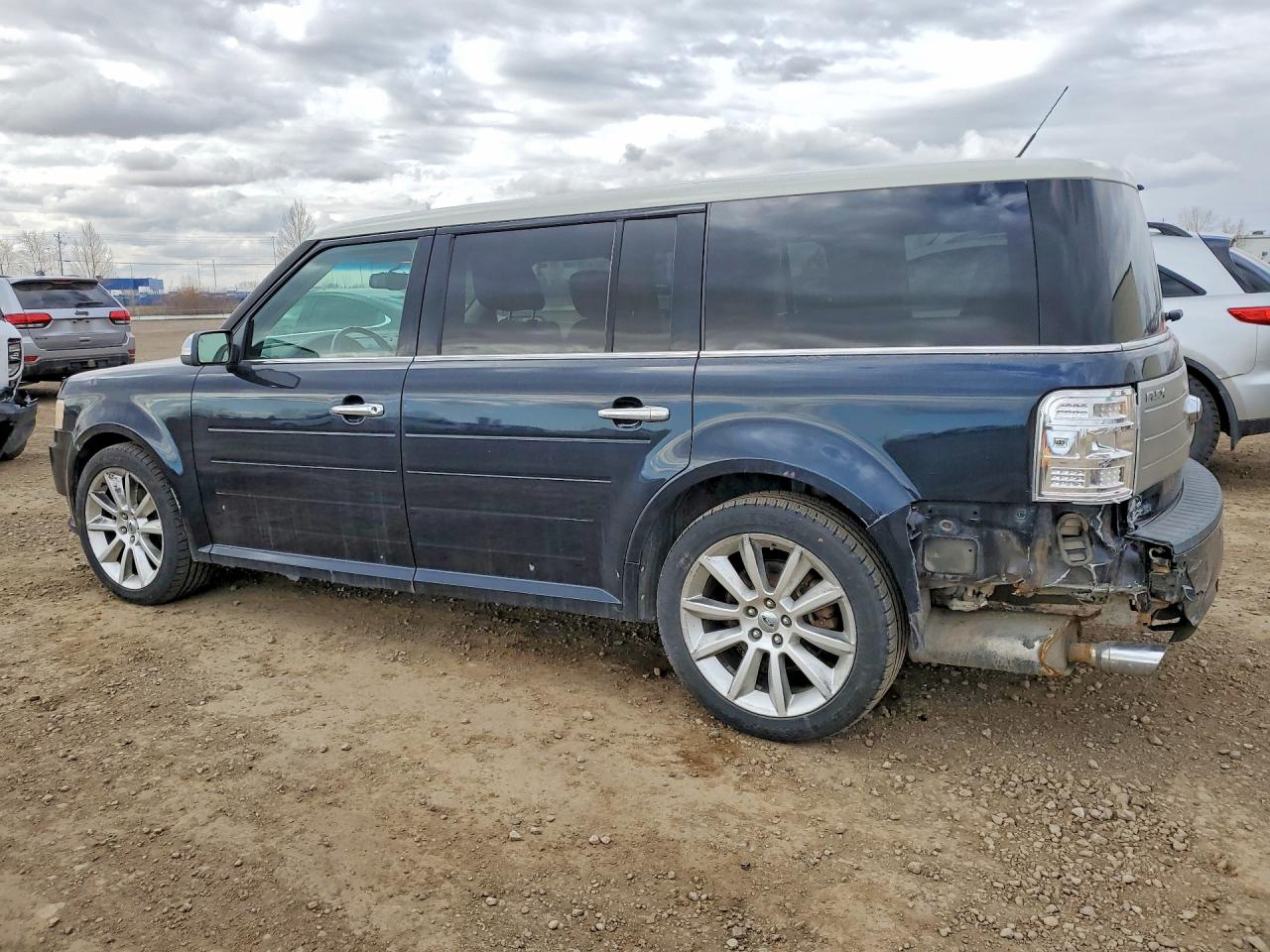 2010 Ford Flex VIN 2FMHK6DT9ABA31487 photo 2
