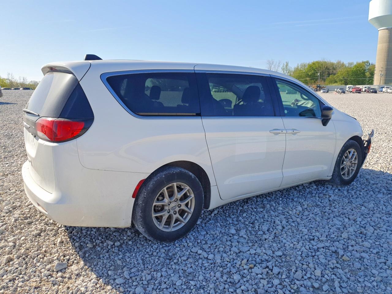 2024 Chrysler Minivan VIN 2C4RC1CG5RR138830 photo 3
