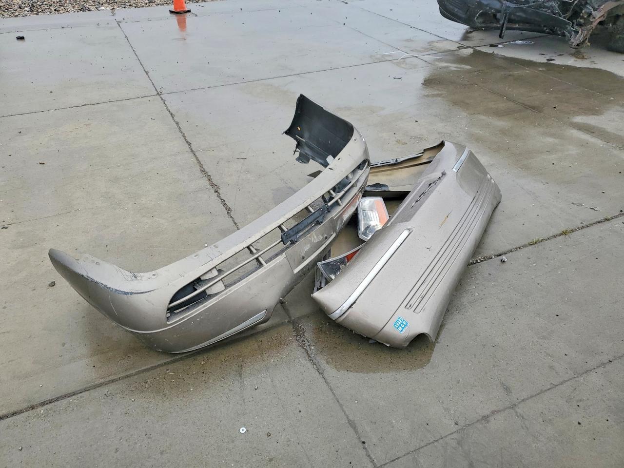 2003 Mercury Grmarquis VIN 2MEFM75WX3X644517 photo 12