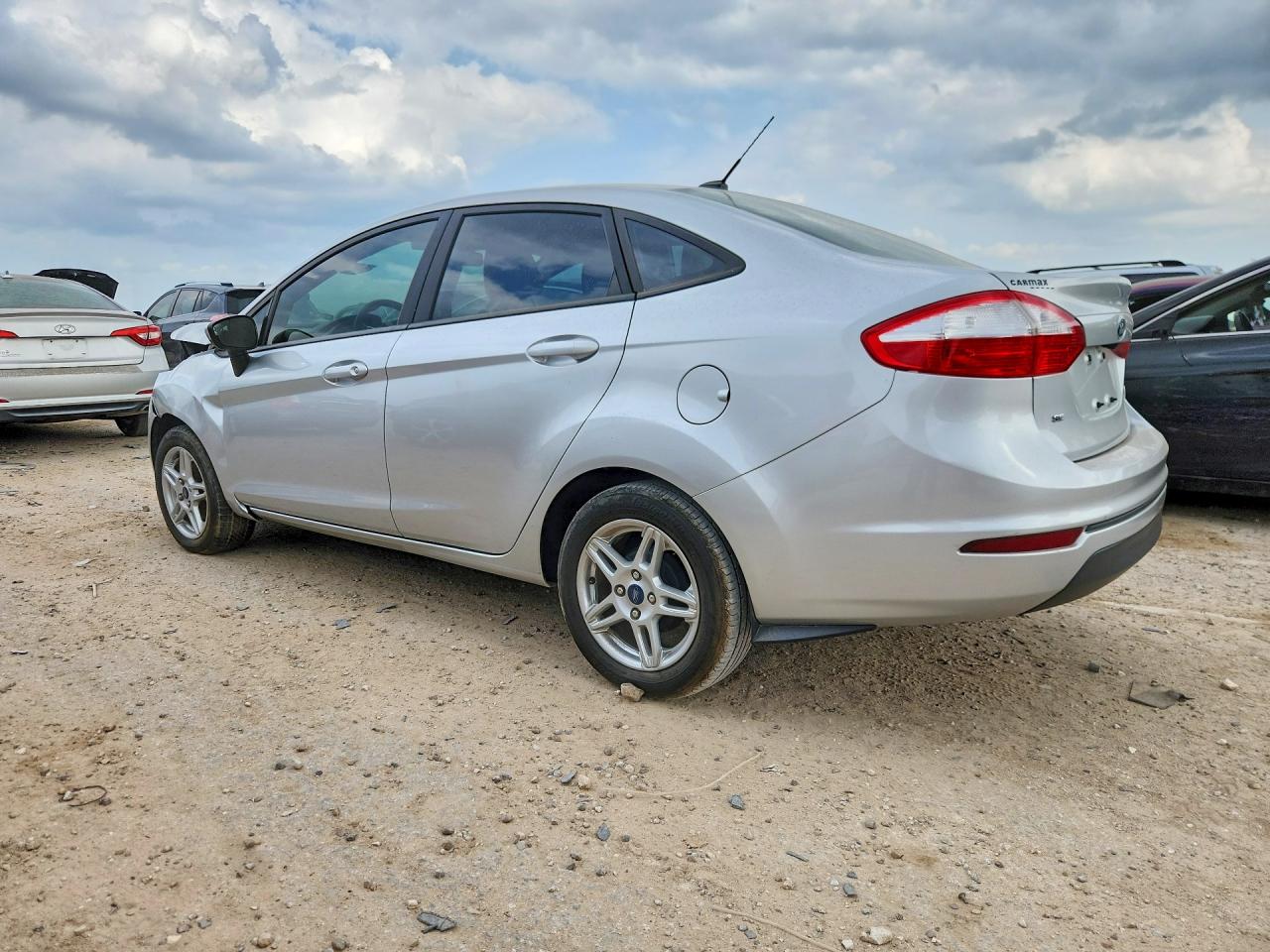2019 Ford Fiesta VIN 3FADP4BJ8KM127675 photo 2