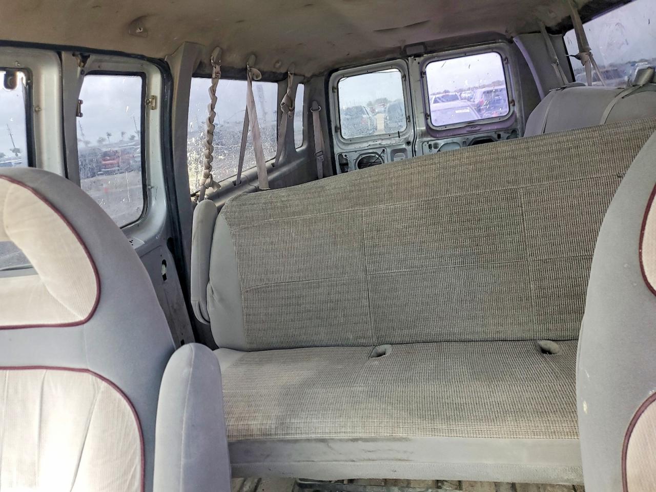 2002 Ford Econoline VIN 1FBSS31L62HA65019 photo 10