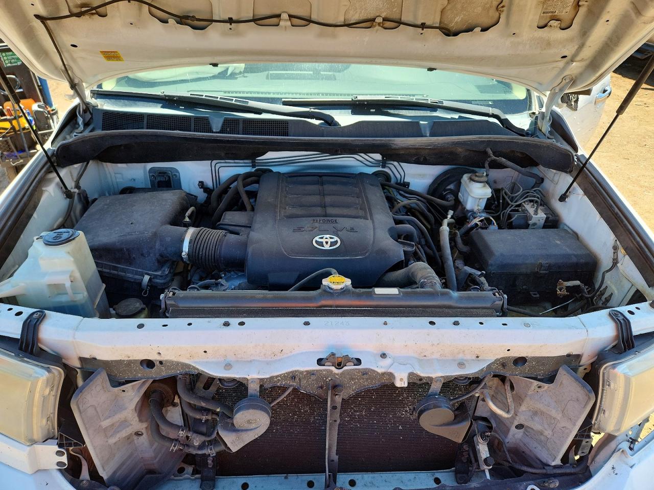 2012 Toyota Tundra VIN 5TFBY5F1XCX253613 photo 11