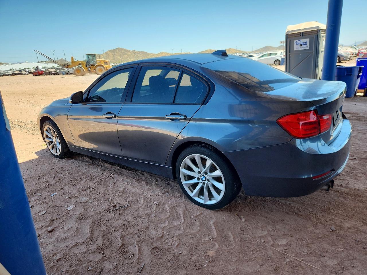 2012 BMW 3 series VIN WBA3C1C54CF431733 photo 2