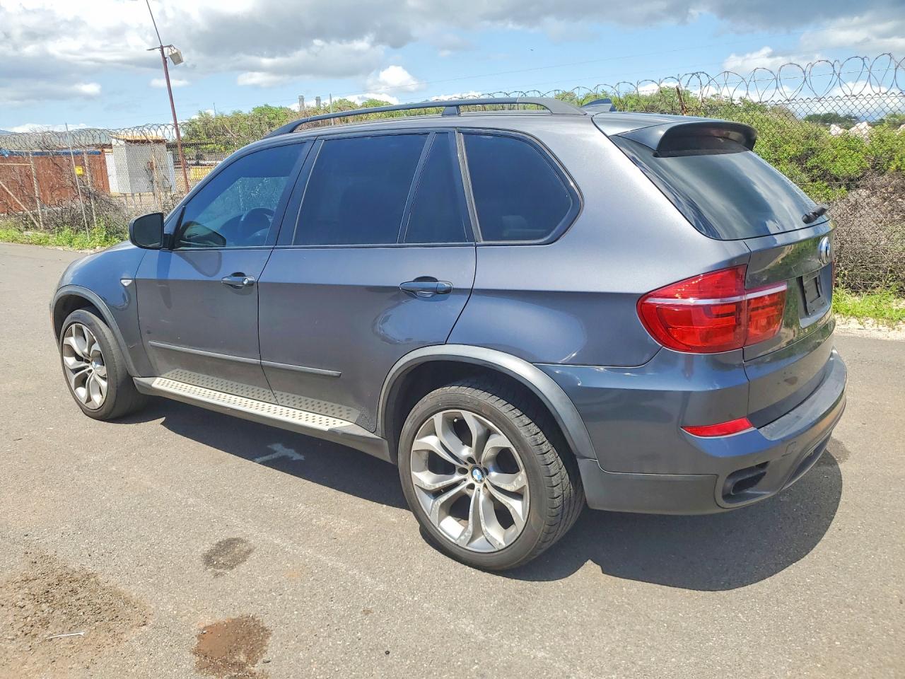 2011 BMW X5 VIN 5UXZV8C59BL421147 photo 2