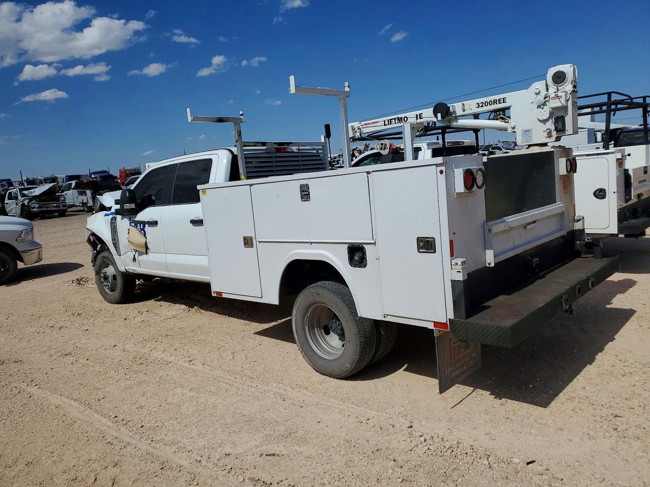 2024 Ford F350 VIN 1FD8W3HN0REF28524 photo 2