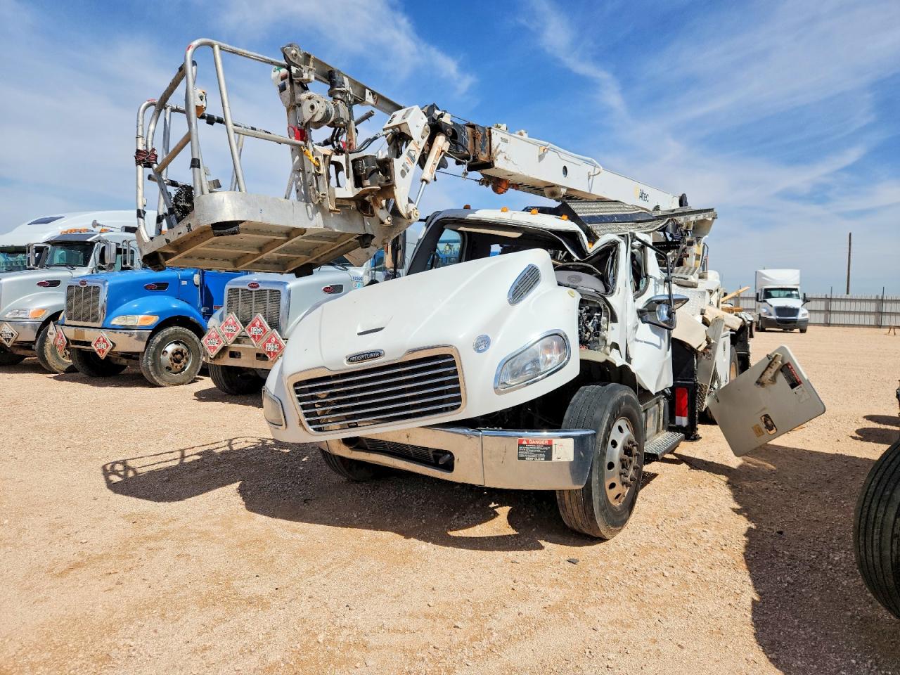 2020 FREIGHTLINER All other VIN 1FVACWFD2LHKW5893 photo 2
