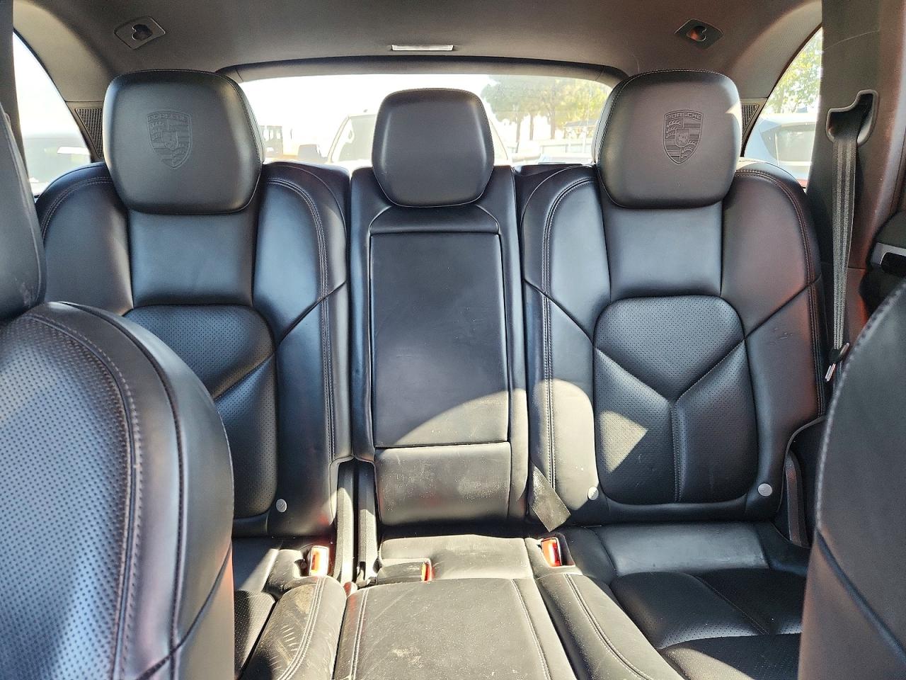 2017 Porsche Cayenne VIN WP1AE2A20HLA75579 photo 10