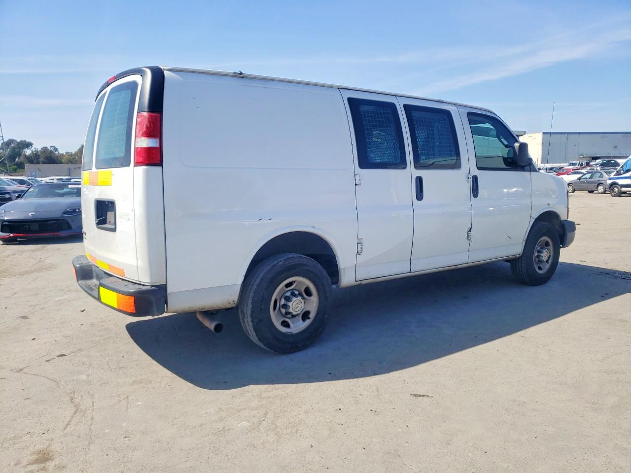 2016 Chev Express VIN 1GCWGAFF5G1199039 photo 3