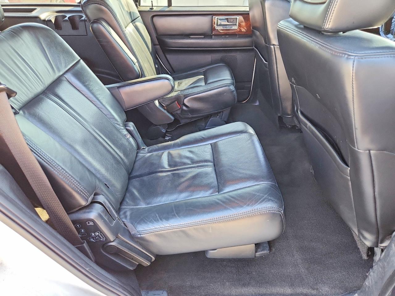 2015 Lincoln Navigator VIN 5LMJJ2JT8FEJ08988 photo 11