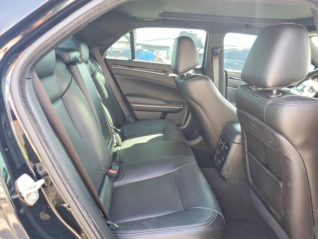 2023 Chrysler 300 VIN 2C3CCABT2PH577477 photo 10