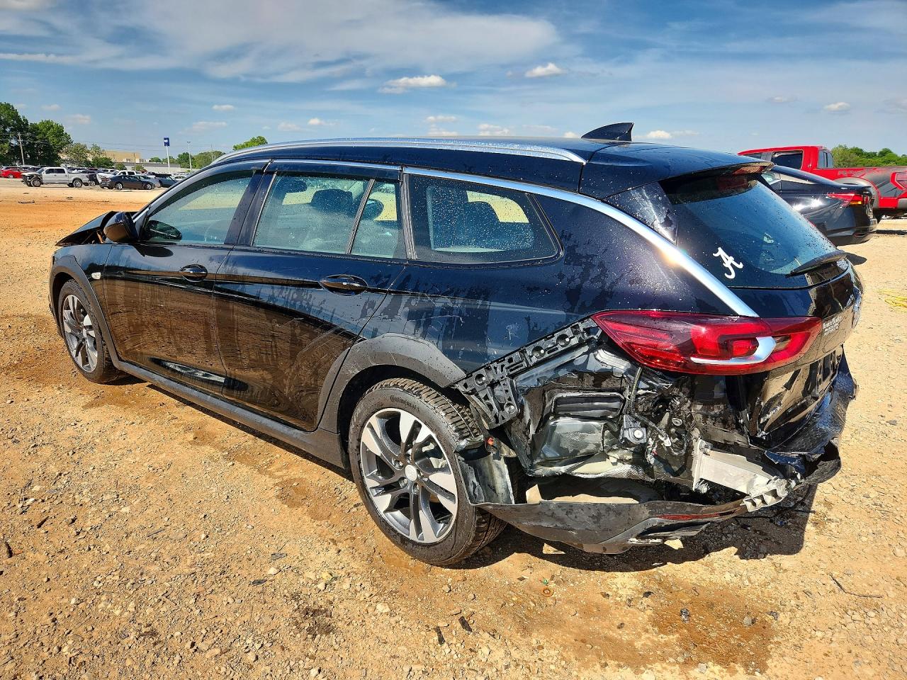 2018 Buick Regal VIN W04GV8SX1J1153226 photo 2