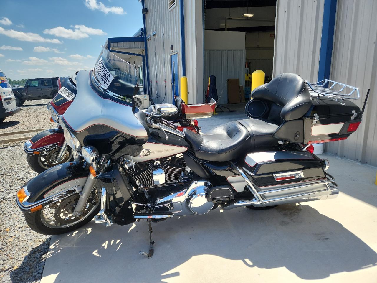 2010 HARLEY Fl VIN 1HD1FC415AB620032 photo 3