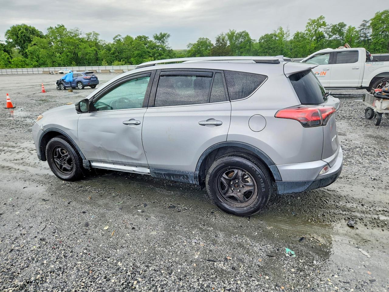 2016 Toyota Rav4 VIN 2T3BFREV0GW425529 photo 2