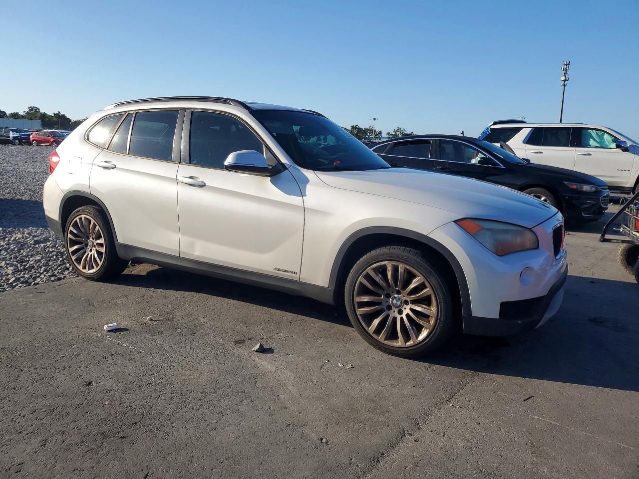 2013 BMW X1 VIN WBAVM1C58DVW46481 photo 4
