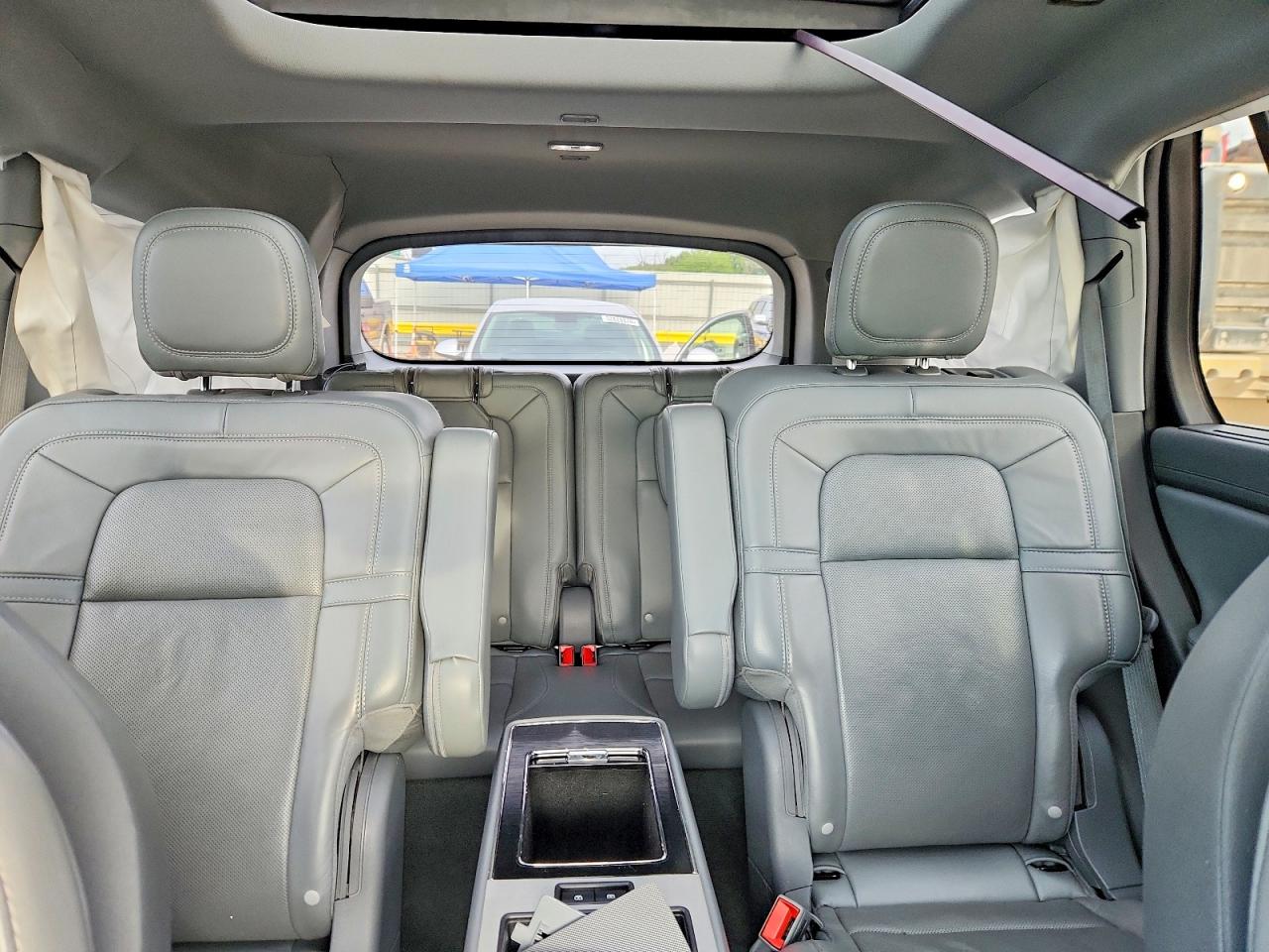 2020 Lincoln Aviator VIN 5LM5J7XC5LGL00567 photo 10