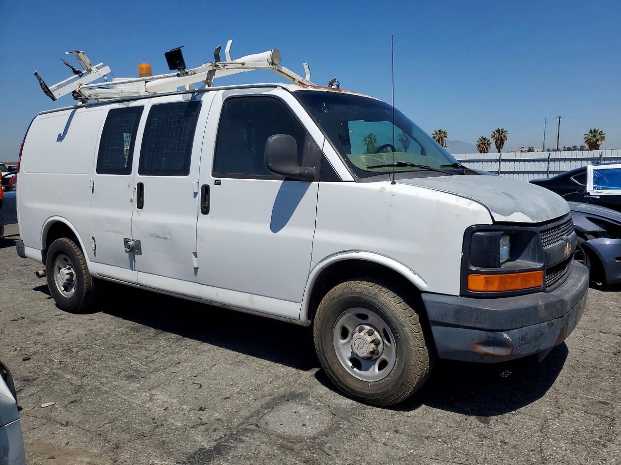 2007 CHEV Express VIN 1GCGG25V271223770 photo 4