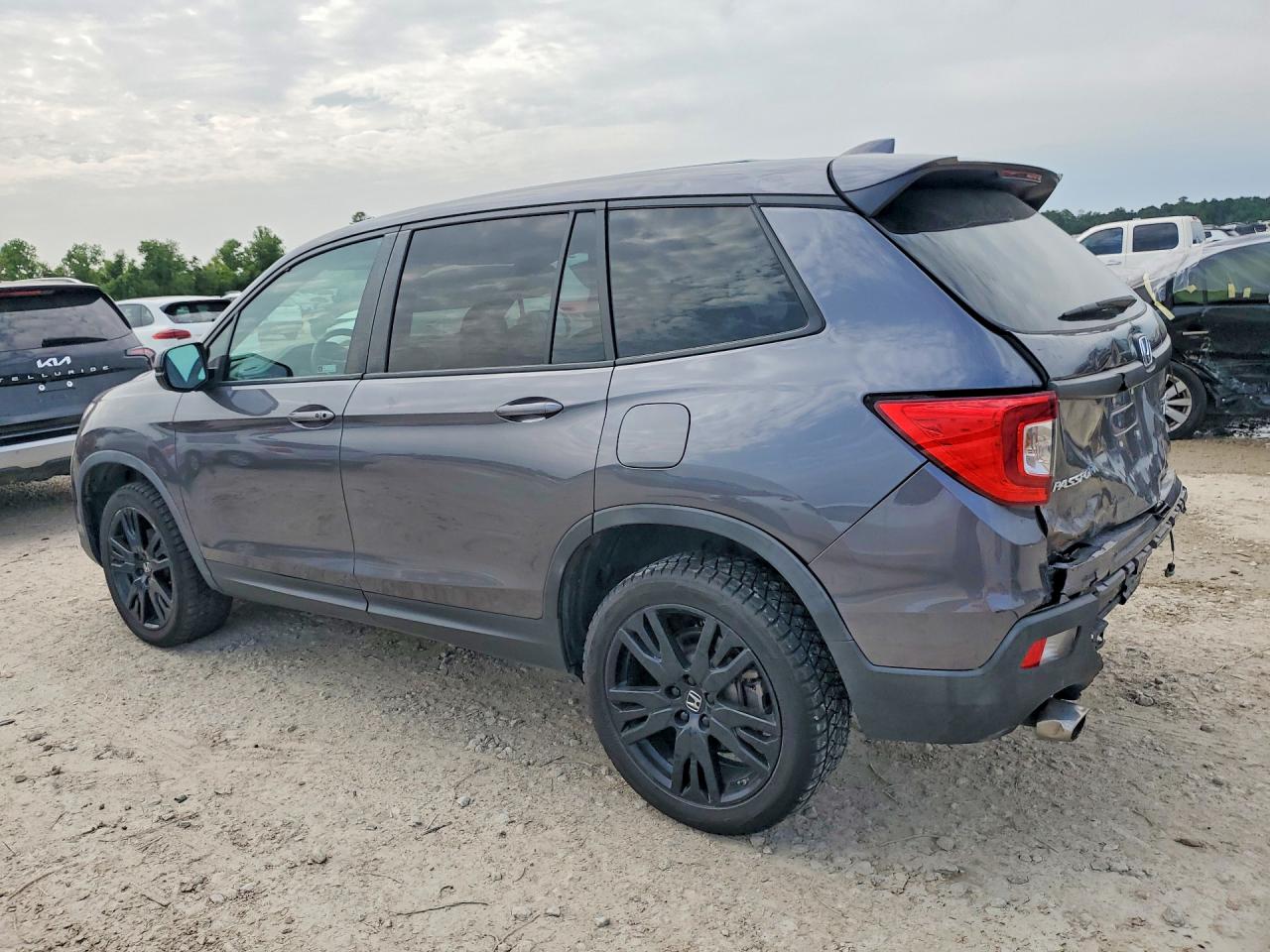 2021 Honda Passport VIN 5FNYF8H21MB008007 photo 2