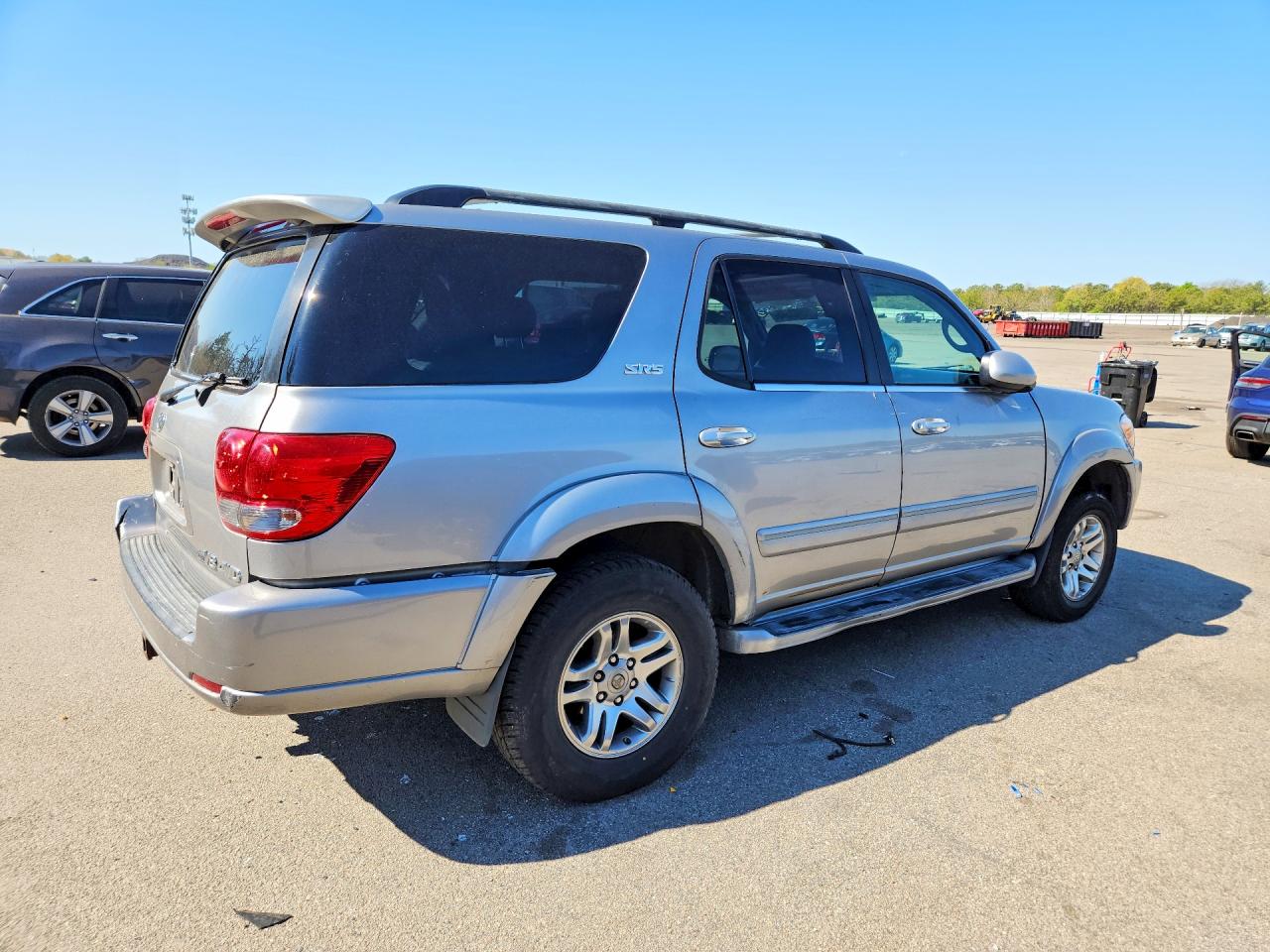 2005 TOYOTA Sequoia VIN 5TDBT44A15S241905 photo 3