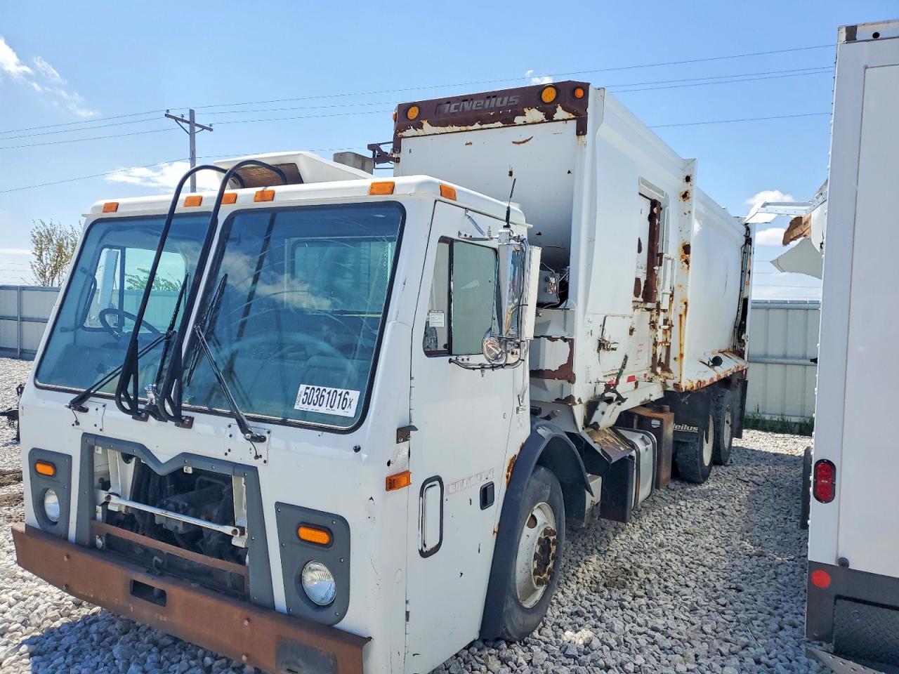 2016 MACK All other VIN 1M2AU04C7GM010746 photo 2