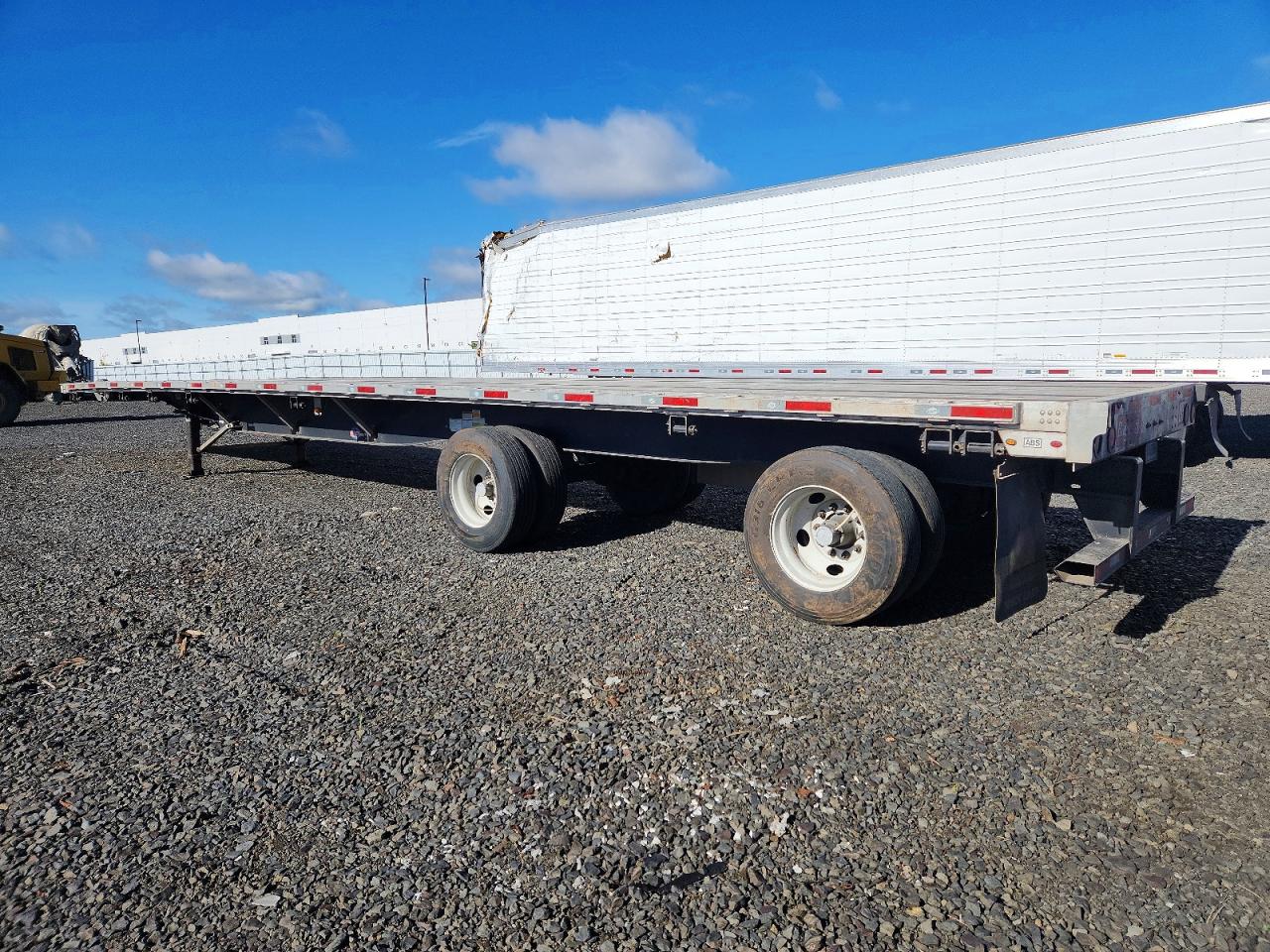 2023 UTIL Flatbed VIN 1UYFS2483P5774841 photo 3