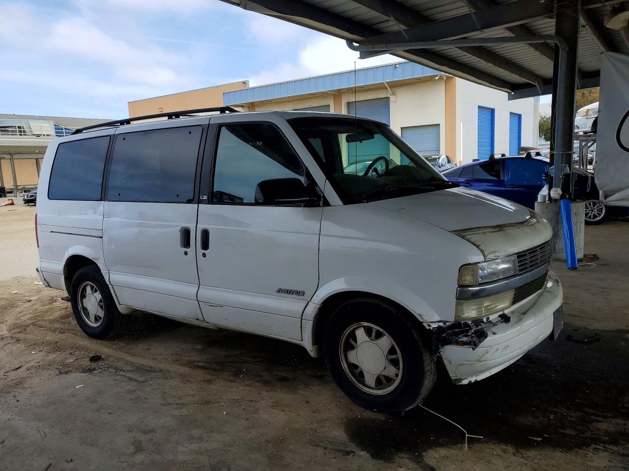 2000 CHEV Astro VIN 1GNDM19W6YB100758 photo 4