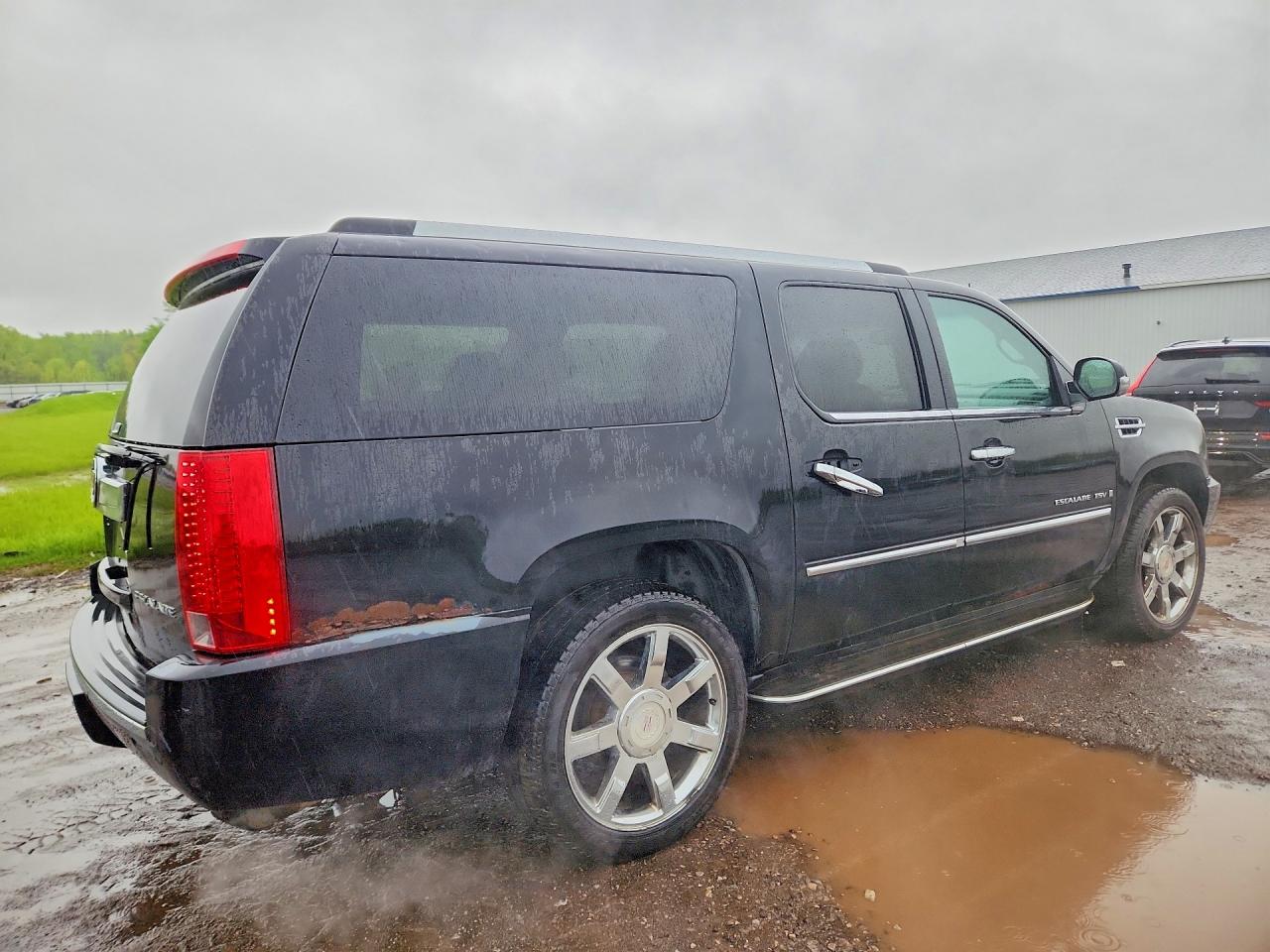 2008 Cadillac Escalade VIN 1GYFK66808R134240 photo 3