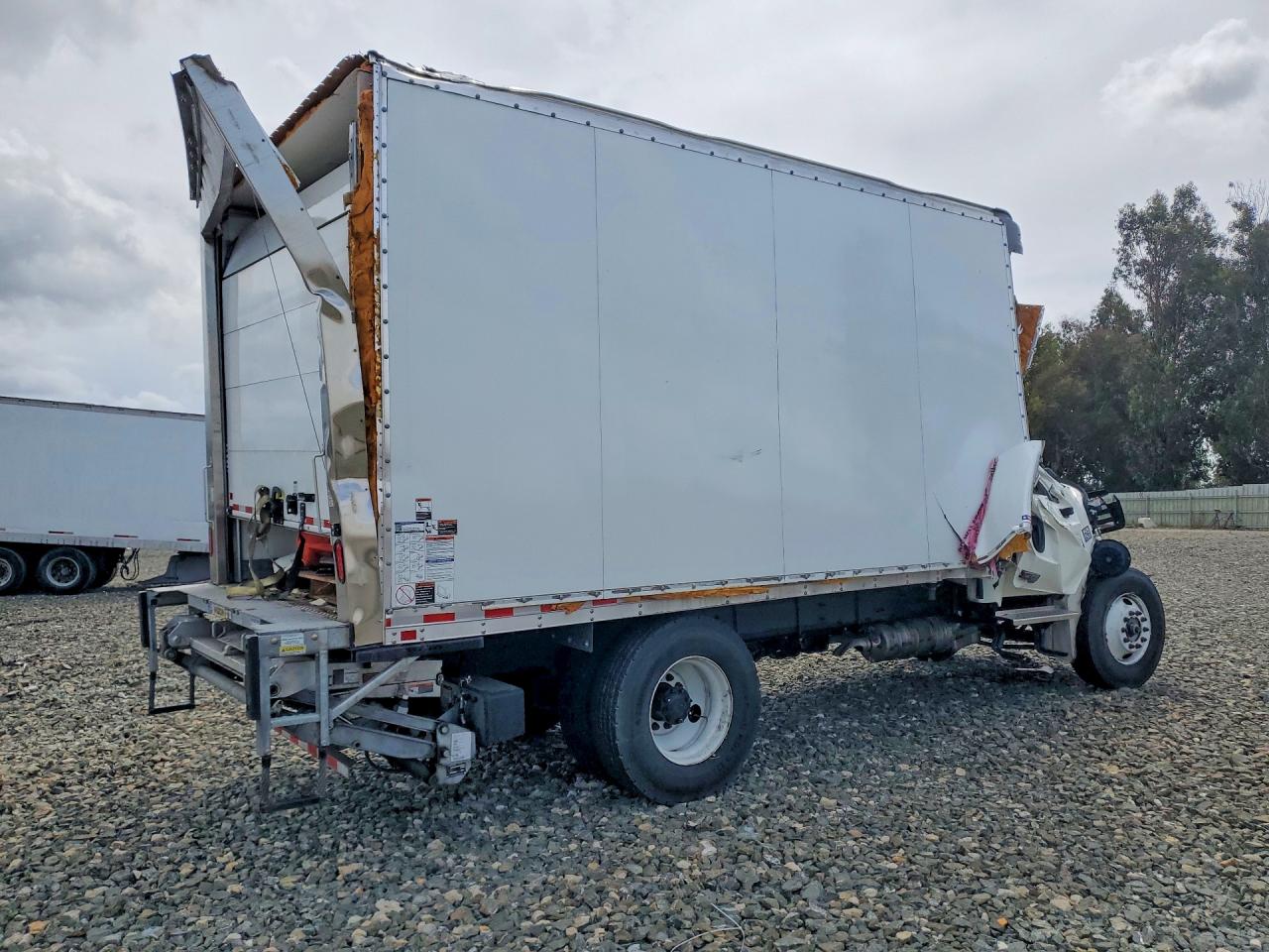 2025 FREIGHTLINER All other VIN 3ALACWFC5SDVZ1571 photo 3