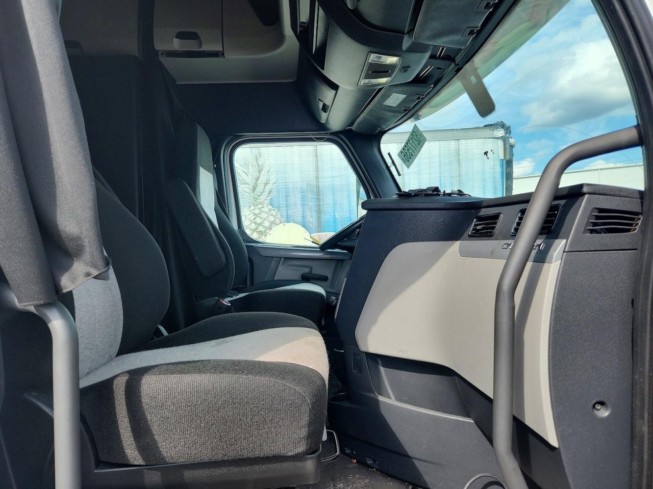2019 FREIGHTLINER All other VIN 3AKJHHDV0KSKF7638 photo 5