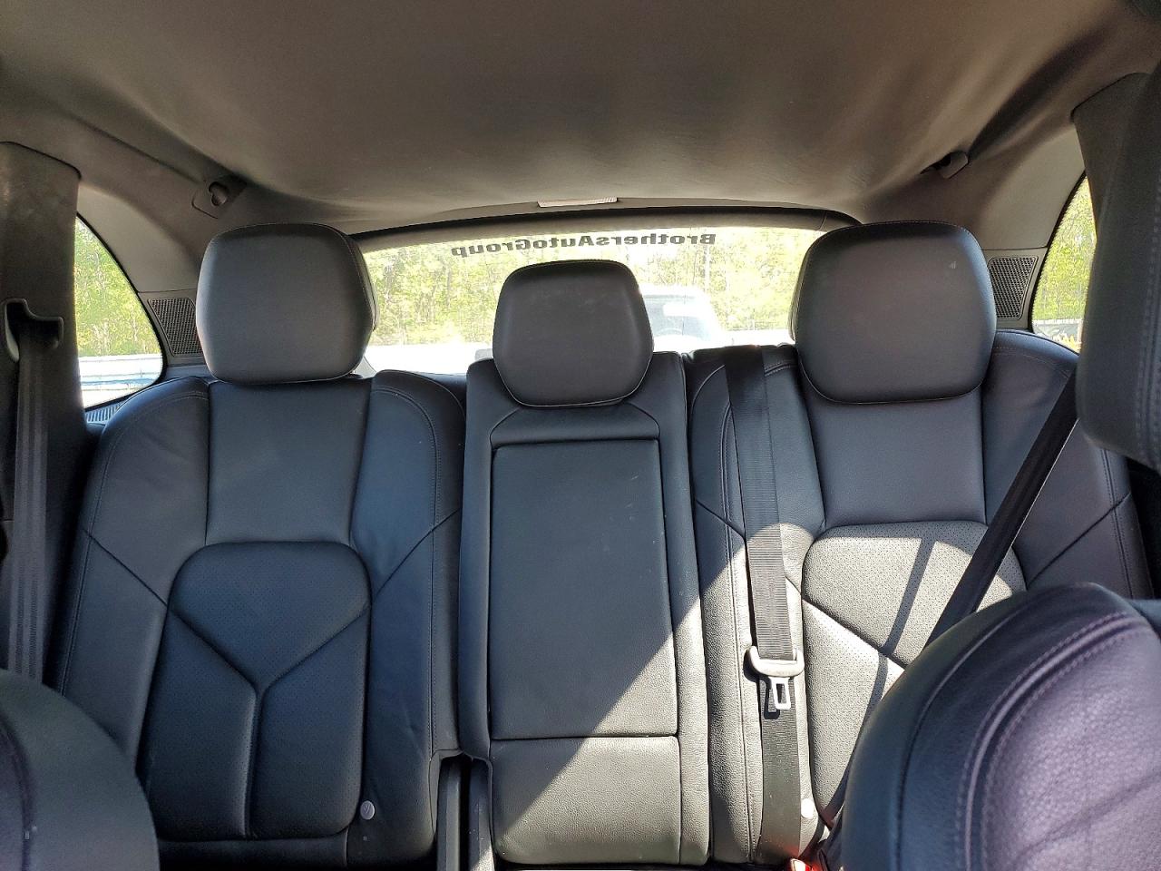 2011 Porsche Cayenne VIN WP1AB2A25BLA45834 photo 10