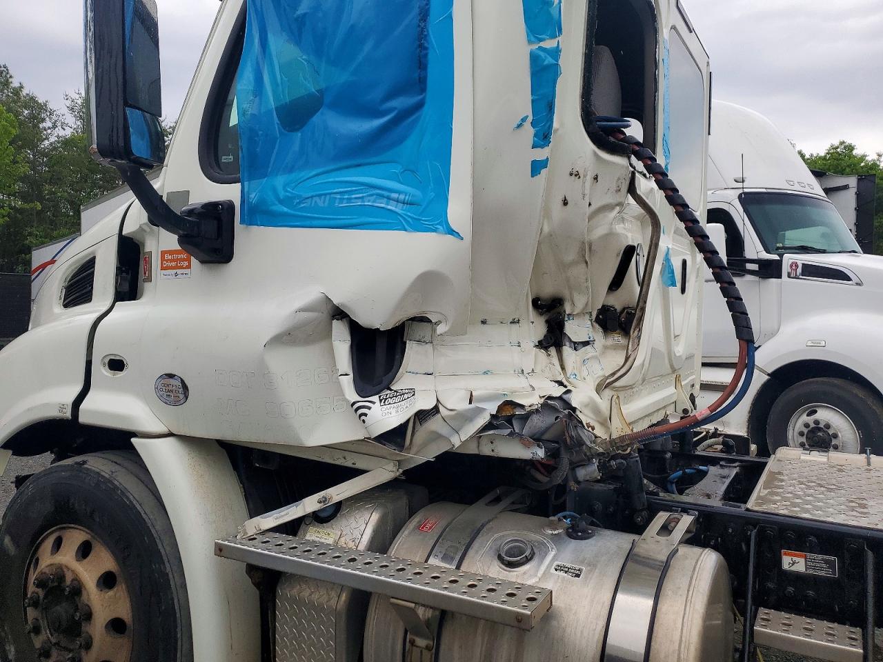 2018 FREIGHTLINER All other VIN 3AKBGADV1JDJU2441 photo 9