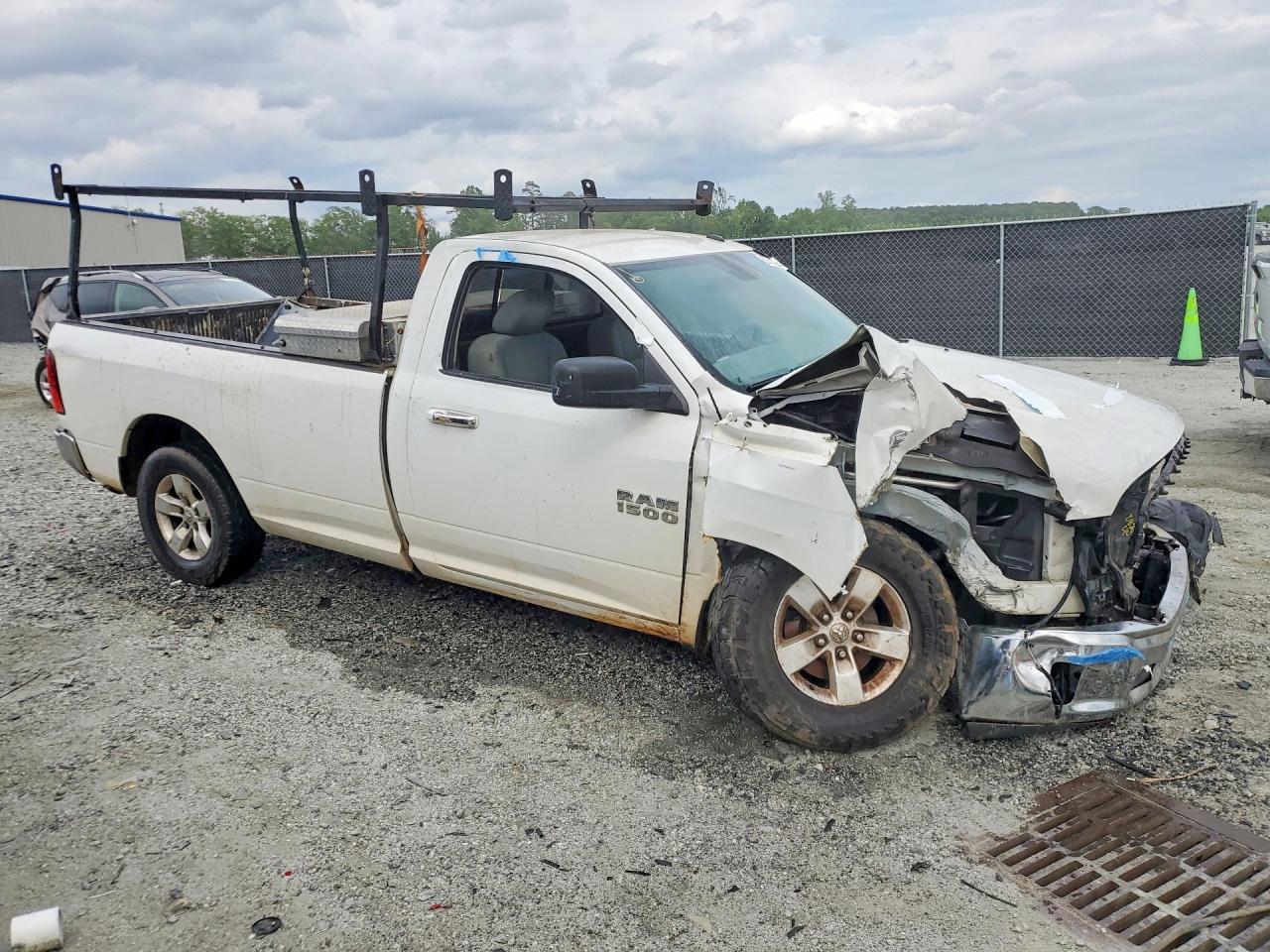 2013 Ram 1500 VIN 3C6JR6EP6DG524328 photo 4