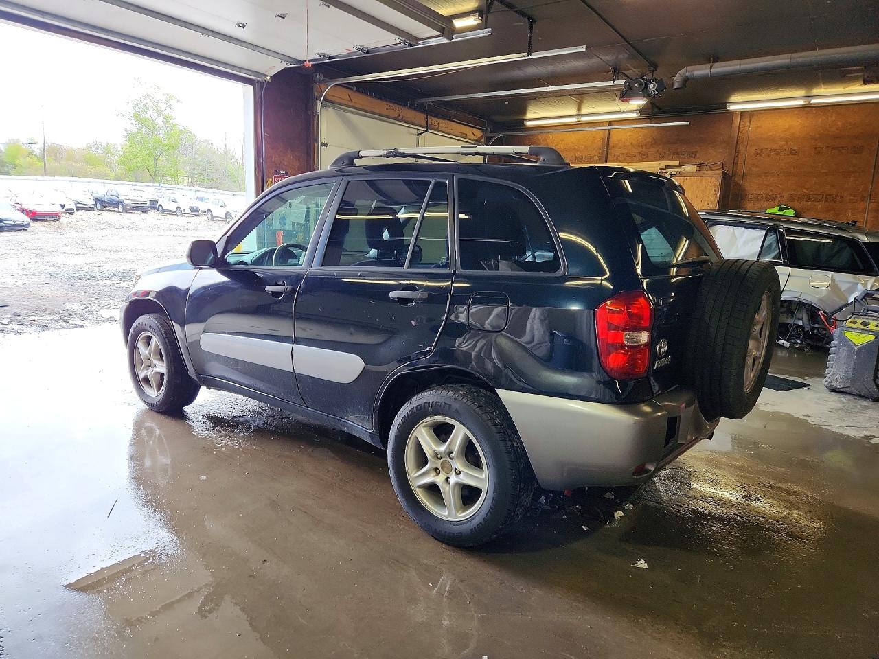 2005 Toyota Rav4 VIN JTEGD20V350052574 photo 2