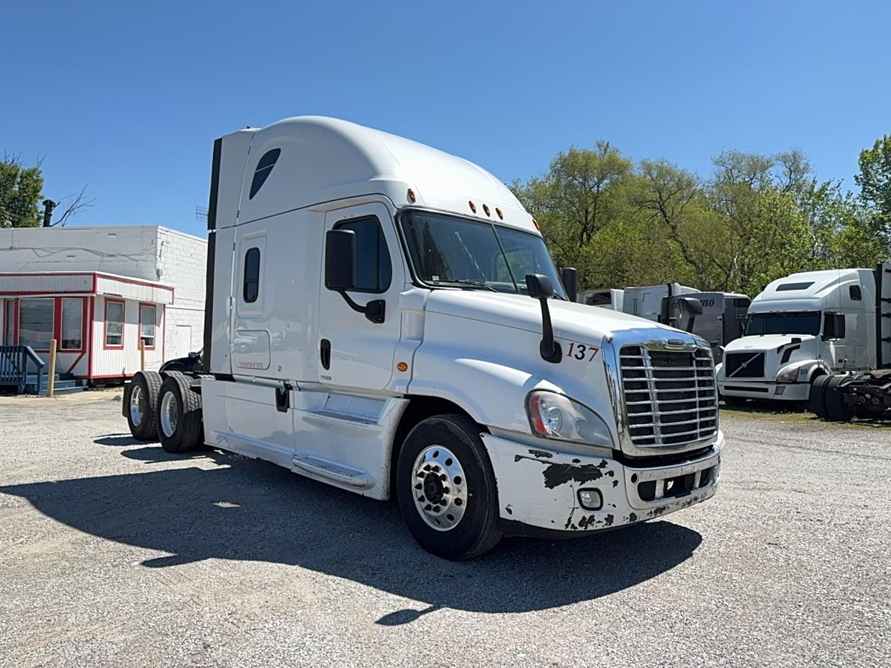 2015 FREIGHTLINER All other VIN 3AKJGLD56FSGF3152 photo 1
