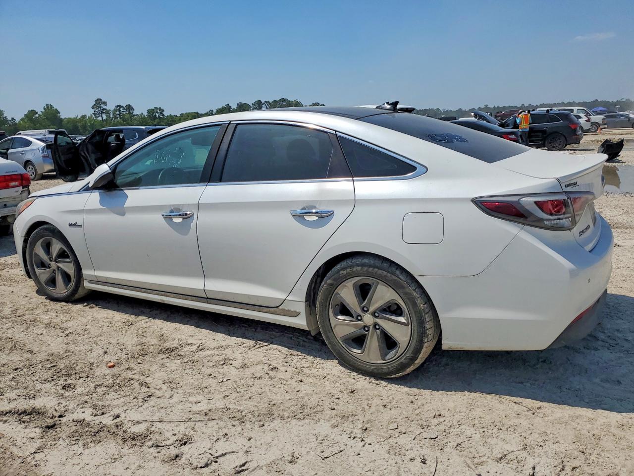 2016 Hyundai Sonata VIN KMHE34L19GA030459 photo 2