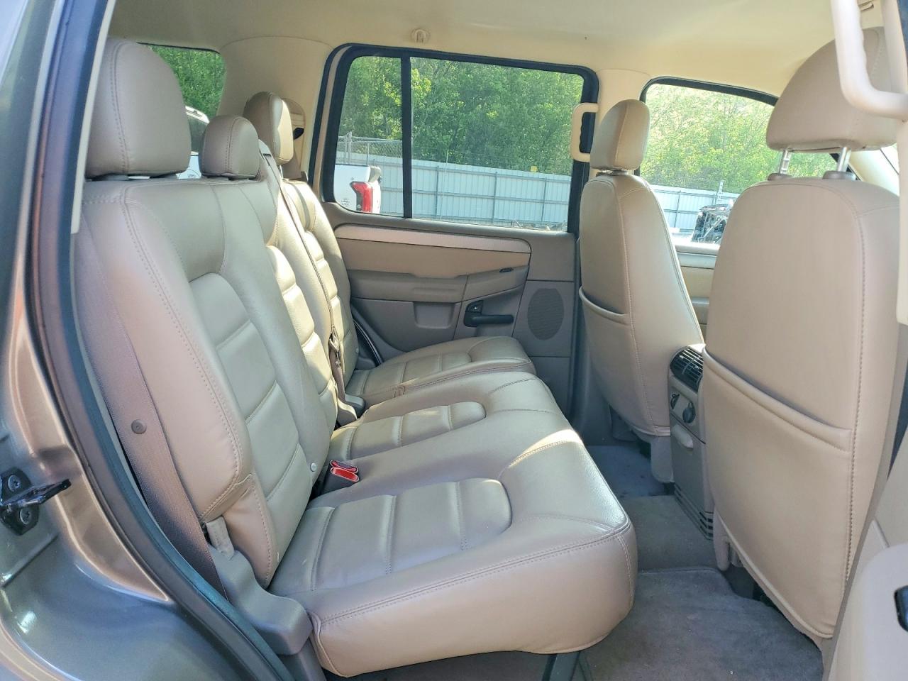 2004 Ford Explorer VIN 1FMZU73K24UB14285 photo 11