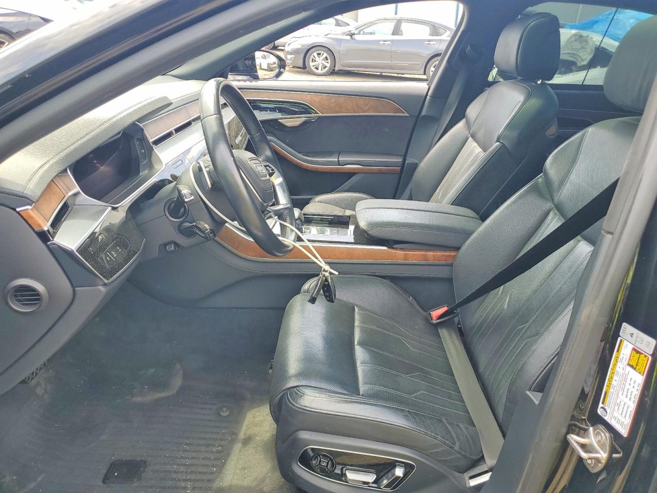 2019 Audi A8 VIN WAU8DAF84KN007062 photo 7