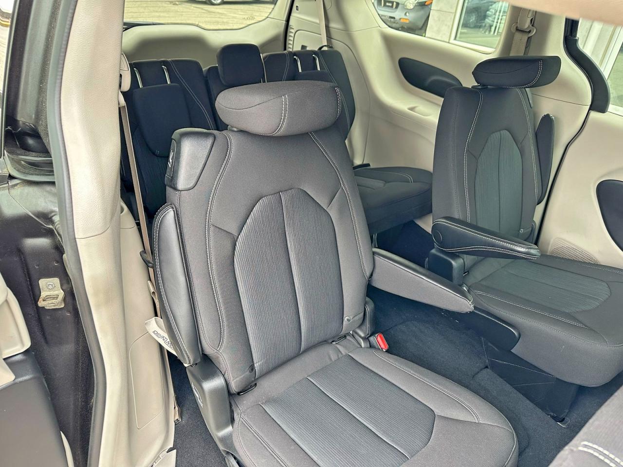 2022 CHRYSLER Minivan VIN 2C4RC1CGXNR105042 photo 11